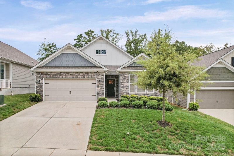 Property image 2 of 595 Belle Grove Drive in Cypress Point, Lake Wylie, SC 29710