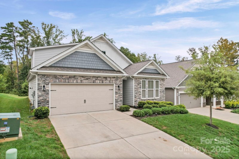 Property image 4 of 595 Belle Grove Drive in Cypress Point, Lake Wylie, SC 29710