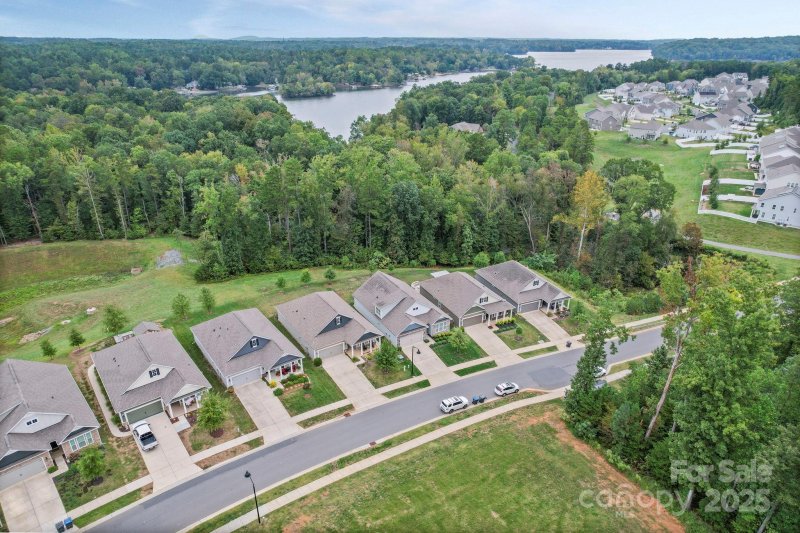 Property image 5 of 595 Belle Grove Drive in Cypress Point, Lake Wylie, SC 29710