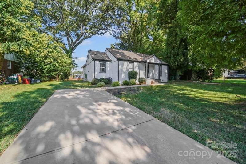 Property image 3 of 5030 Grapevine Drive in Yorkmont Park, Charlotte, NC 28217