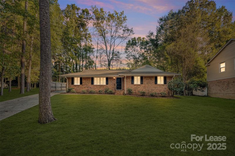 Property image 2 of 9218 Tree Haven Drive in Sardis Forest, Charlotte, NC 28270