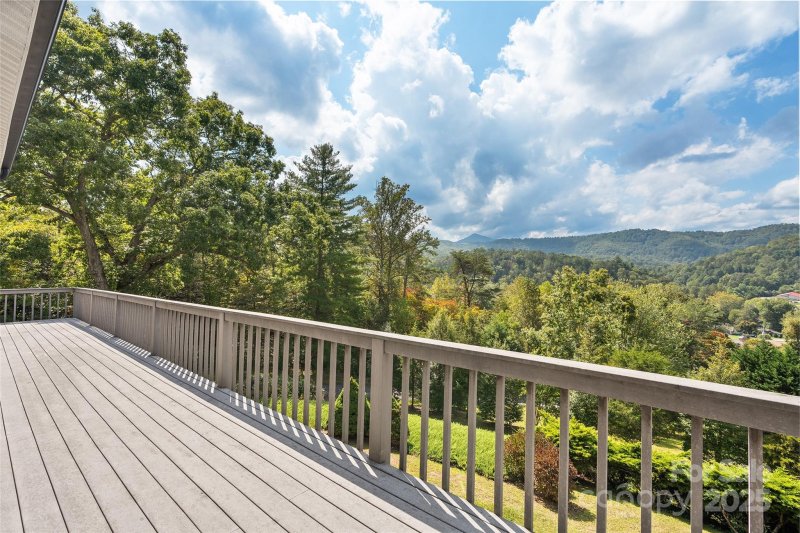 Property image 3 of 103 Grand Oaks Lane in Rolling Green, Sylva, NC 28779