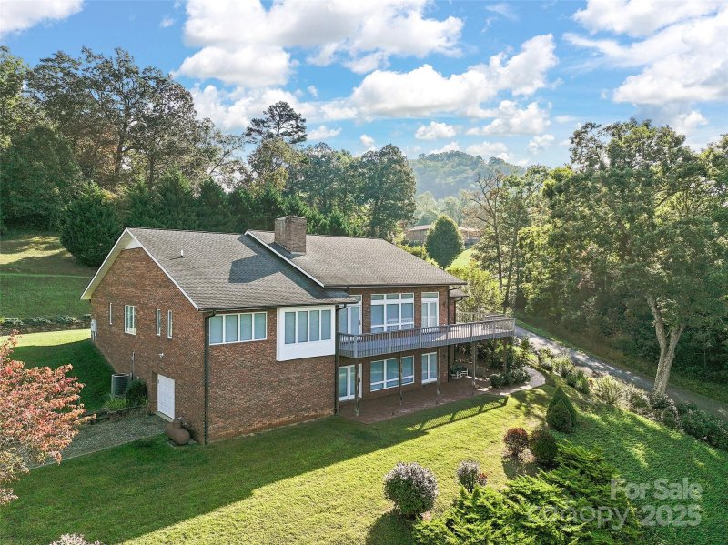 Property image 4 of 103 Grand Oaks Lane in Rolling Green, Sylva, NC 28779