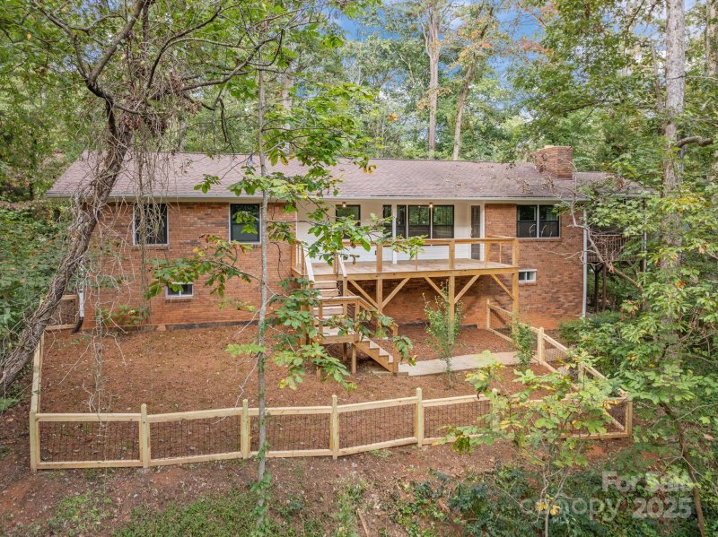 Property image 3 of 7 Angus Lane in Beverly Hills, Asheville, NC 28805
