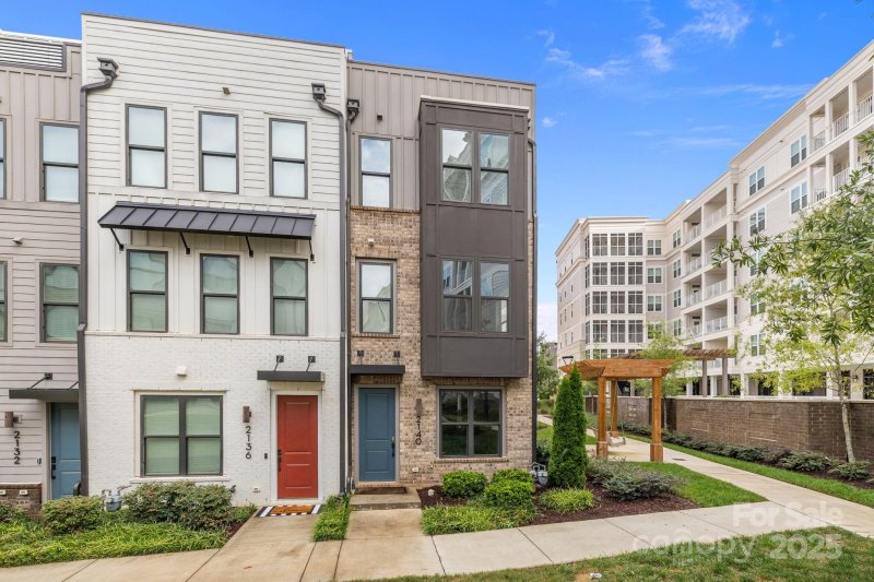 Tremont Station, Charlotte Community