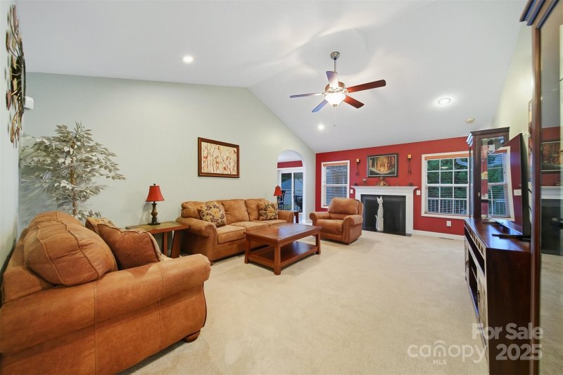 Property image 4 of 1611 Mayfair Drive in Mayfair, Conover, NC 28613