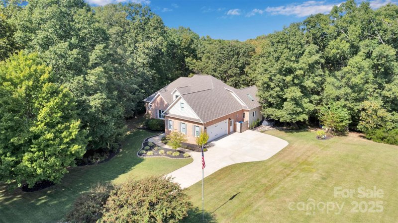 Property image 2 of 1324 Yellowood Court in Miller Pond, Rock Hill, SC 29732