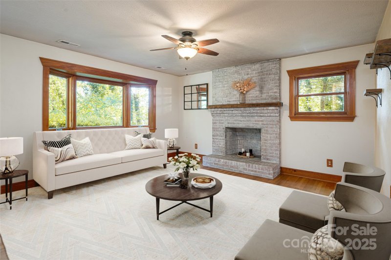 Property image 3 of 40 Governors View Road in Pinehurst Park, Asheville, NC 28805