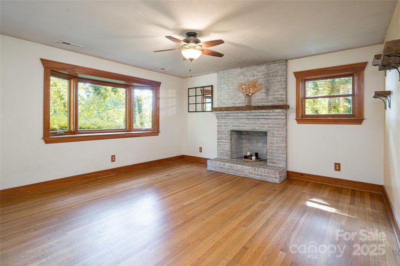 Property image 4 of 40 Governors View Road in Pinehurst Park, Asheville, NC 28805