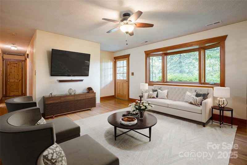 Property image 5 of 40 Governors View Road in Pinehurst Park, Asheville, NC 28805