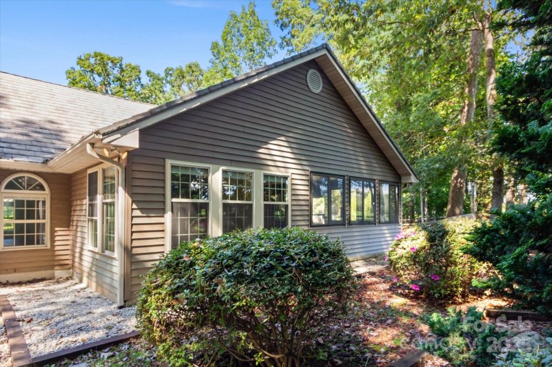 Property image 4 of 511 Fox Hollow Lane in Mills Pointe, Mills River, NC 28759