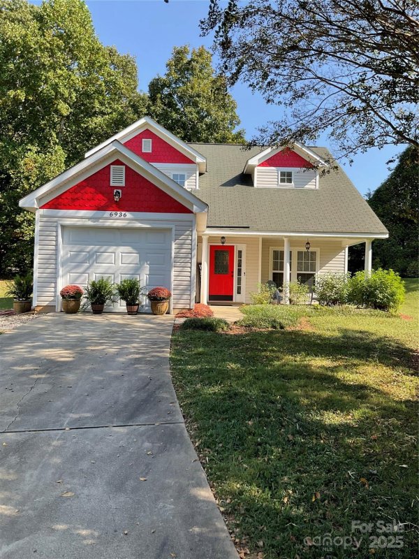 Scotsborough, Charlotte Community