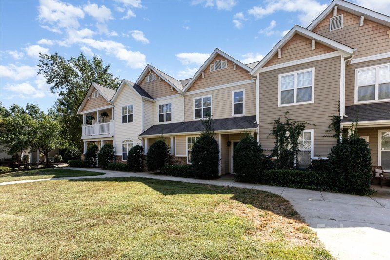 Property image 3 of 11331 Dundarrach Lane in Scots Hill, Charlotte, NC 28277