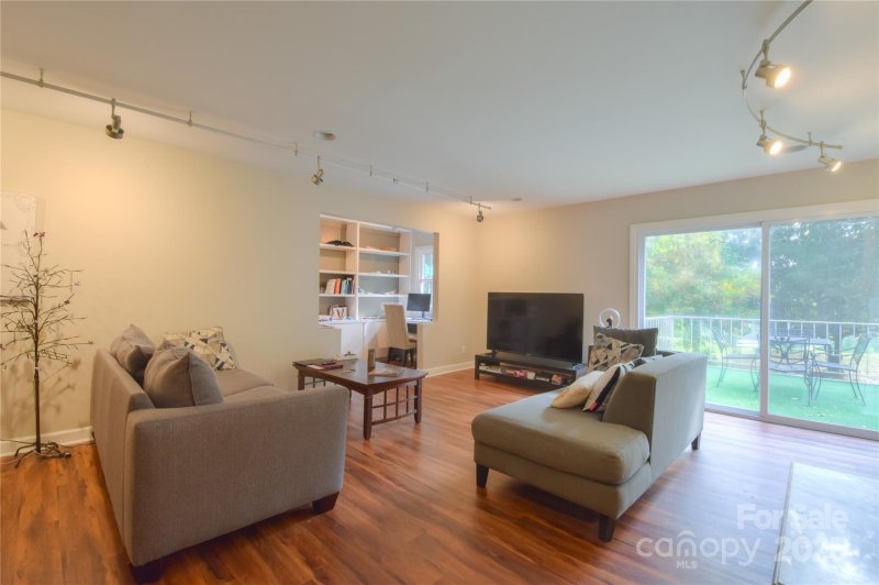 Property image 3 at 8333 Meadow Lakes Drive, Charlotte, NC 28210