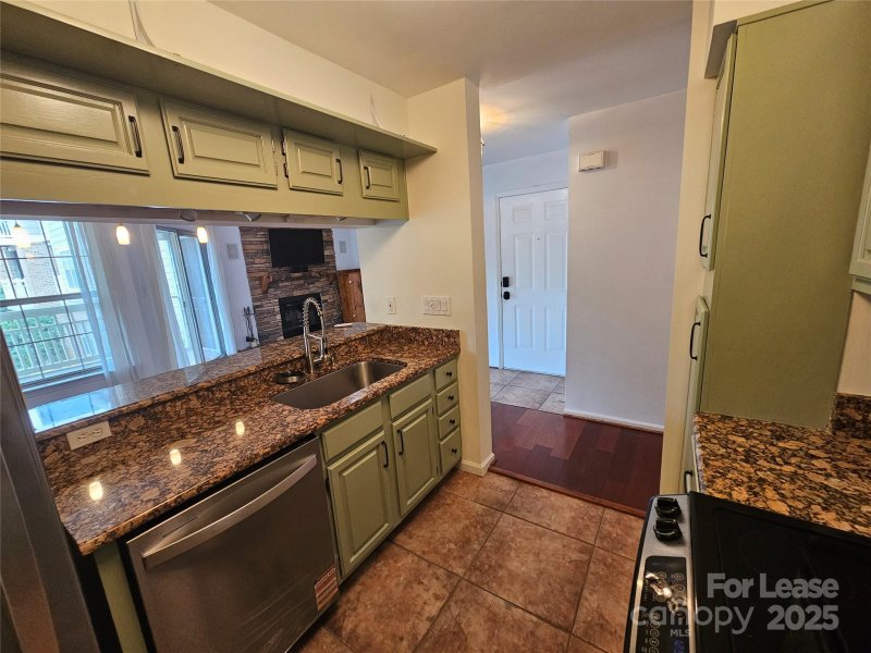 Property image 4 at 5011 Sharon Road, Charlotte, NC 28210