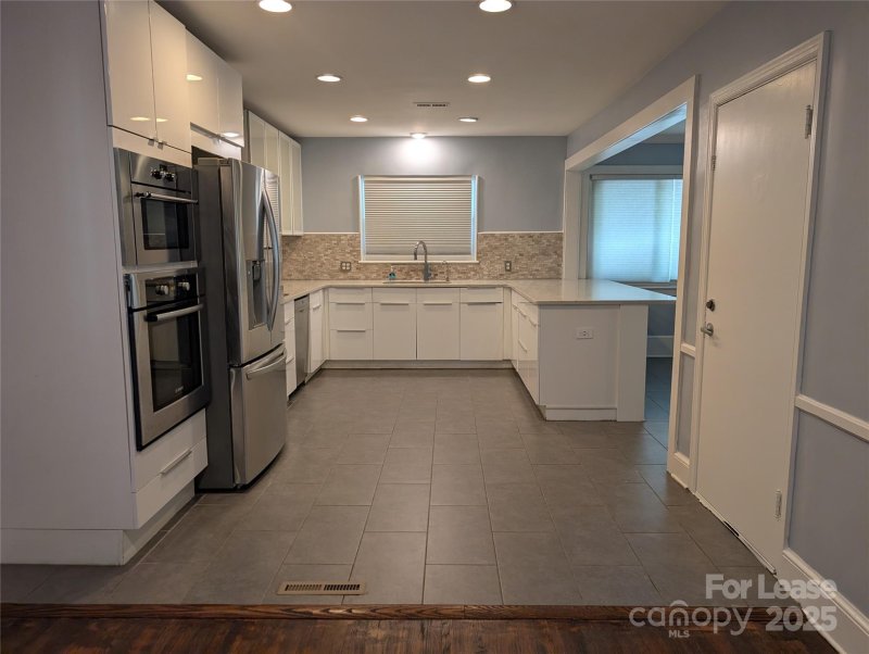 Property image 3 of 1418 Briar Creek Road in Commonwealth, Charlotte, NC 28205