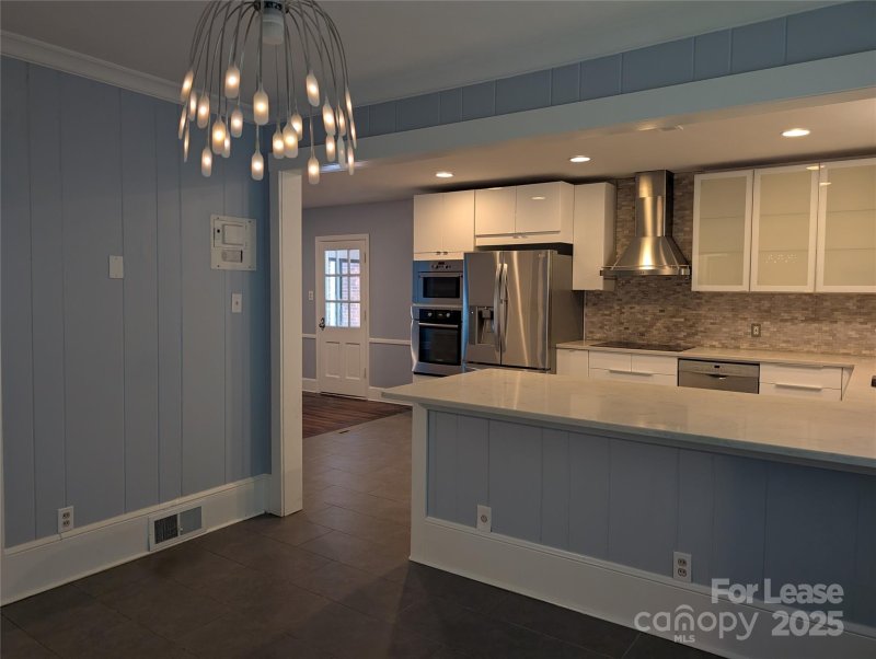 Property image 5 of 1418 Briar Creek Road in Commonwealth, Charlotte, NC 28205