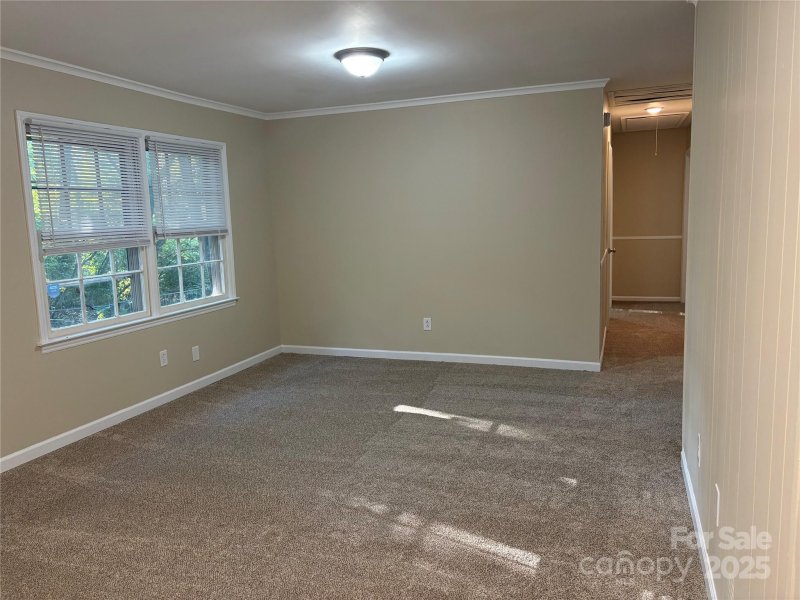 Property image 3 of 10201 Starwood Drive in Cabarrus Woods, Charlotte, NC 28215