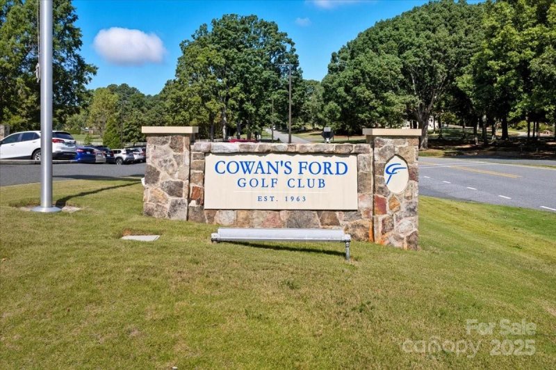 Property image 2 of 7919 Glen Abbey Circle in Cowans Ford Country Club, Stanley, NC 28164