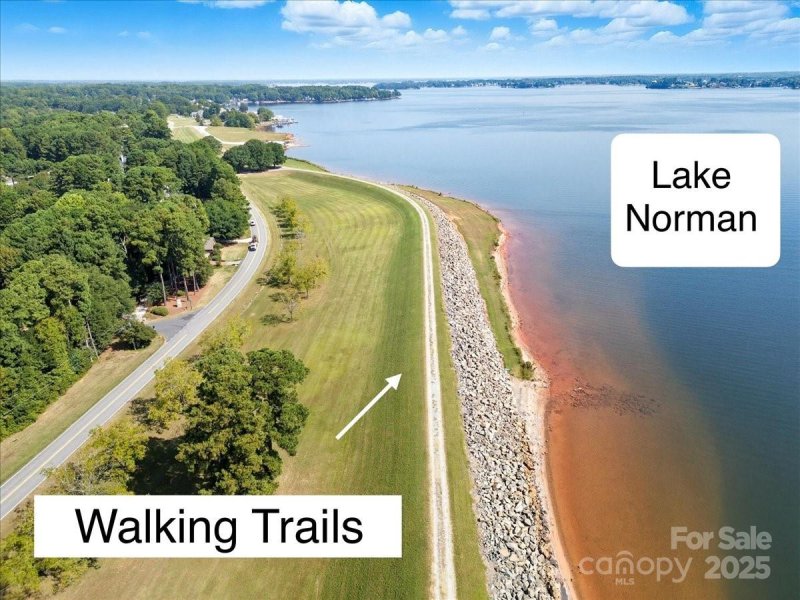 Property image 4 of 7919 Glen Abbey Circle in Cowans Ford Country Club, Stanley, NC 28164