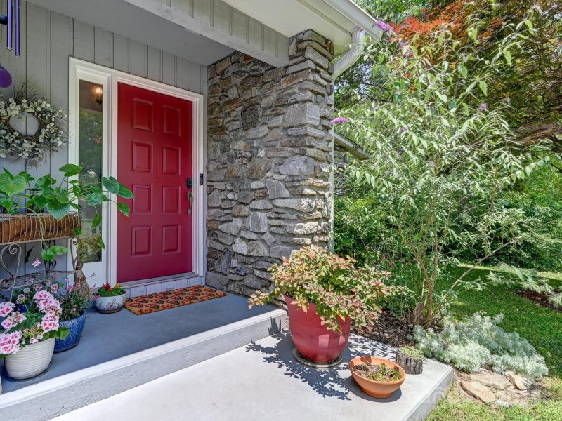 Property image 2 of 110 Aurora Drive in Kenilworth, Asheville, NC 28805