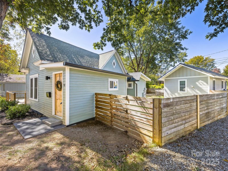 Property image 3 of 91 Virgina Avenue in Galax Park, Asheville, NC 28806