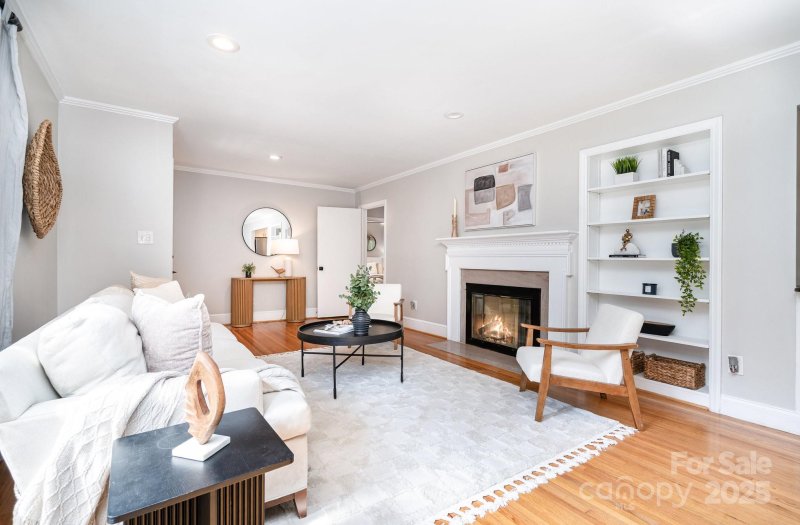 Property image 3 of 931 Hickory Nut Street in Echo Hills, Charlotte, NC 28205