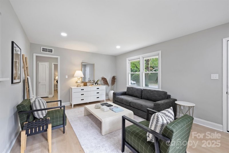 Property image 3 at 1709 Masonic Drive, Charlotte, NC 28205