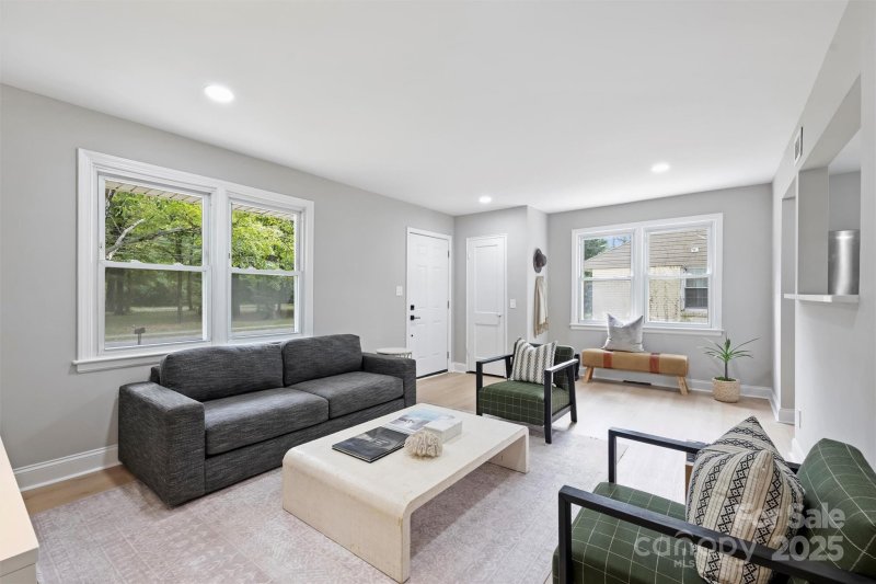 Property image 4 at 1709 Masonic Drive, Charlotte, NC 28205