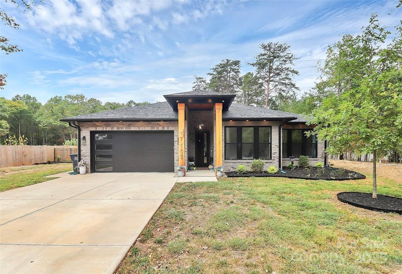Property image 2 of 17102 Green Hill Road in River Lure, Charlotte, NC 28278