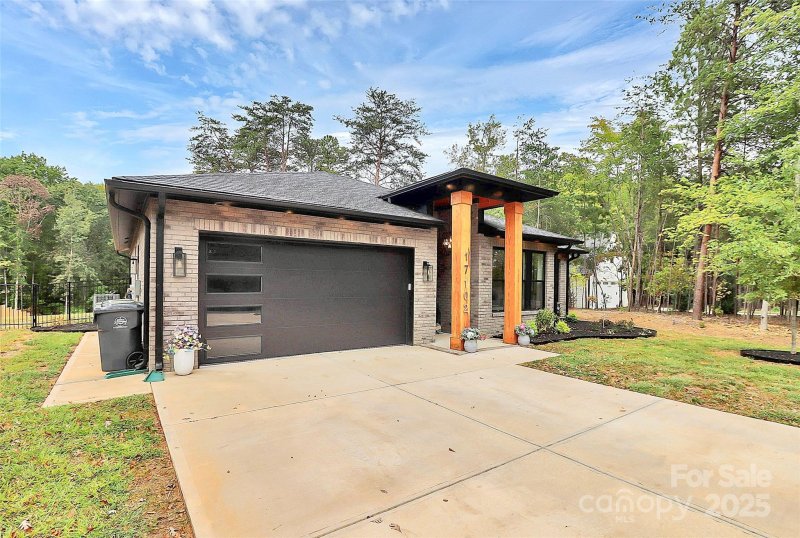 Property image 3 of 17102 Green Hill Road in River Lure, Charlotte, NC 28278