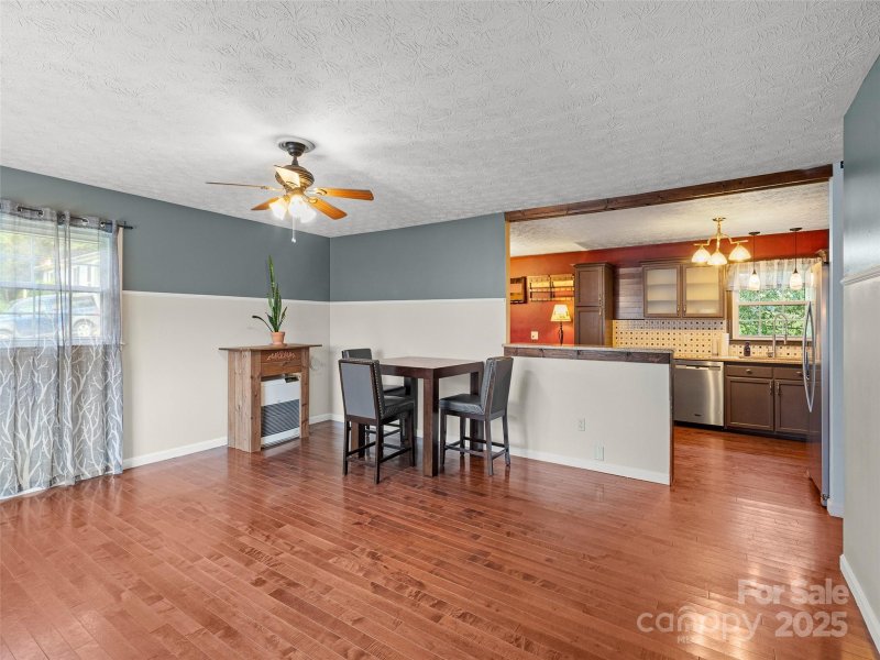 Property image 2 of 84 Candlelight Circle in Green Acres, Clyde, NC 28721