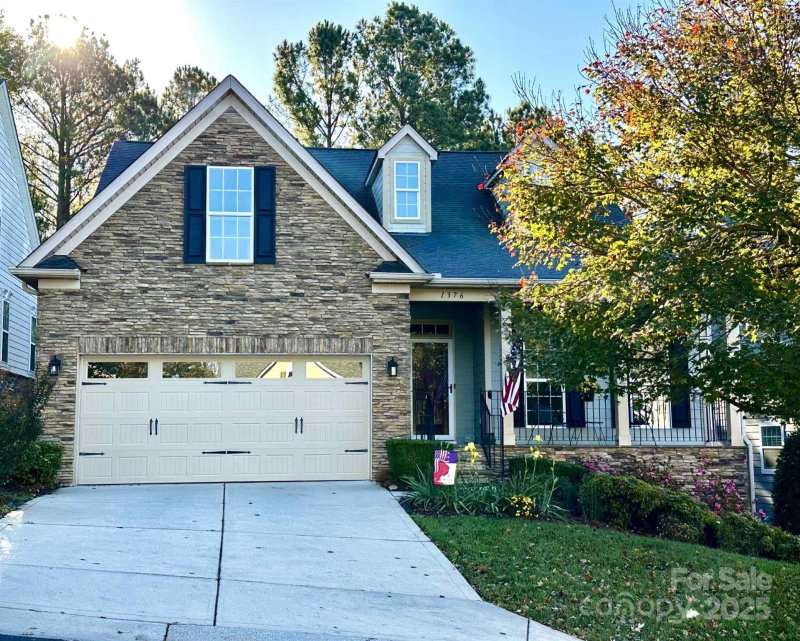 1376 Winged Foot Drive