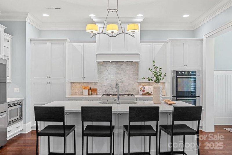 Property image 3 at 8007 Vanderhorn Lane, Charlotte, NC 28226