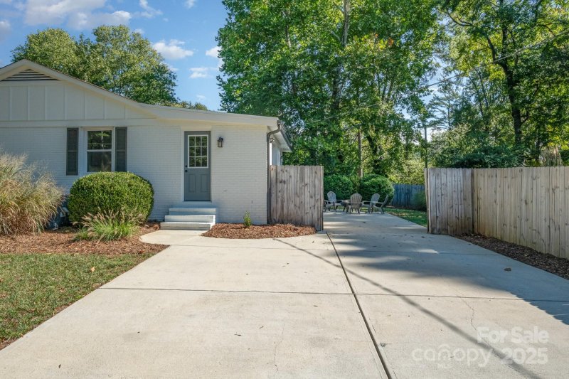 Property image 5 at 5400 Larchmont Avenue, Charlotte, NC 28215