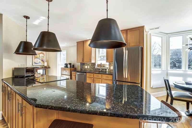 Property image 5 of 328 W 6th Street in Fourth Ward, Charlotte, NC 28202