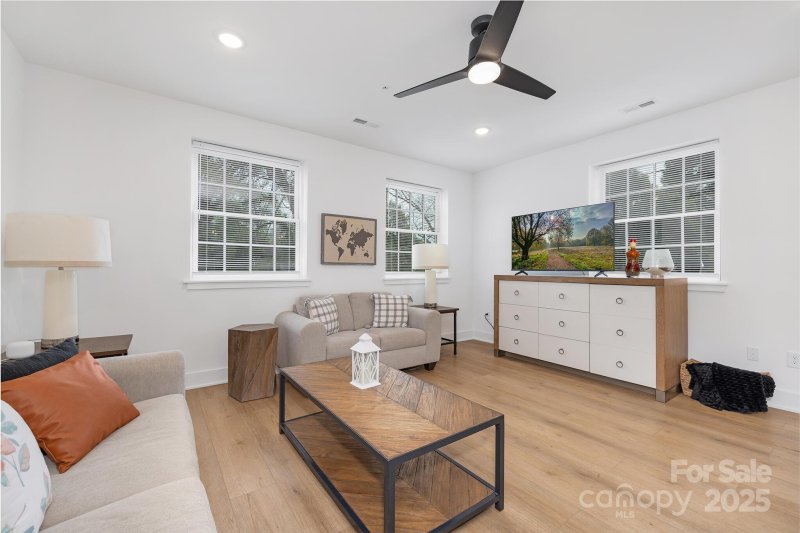 Property image 3 of 203 Grandin Road in The Arches, Charlotte, NC 28208