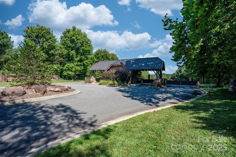 Property image 5 of 436 E Settings Boulevard in Lake Rhodhiss Estates, Valdese, NC 28690