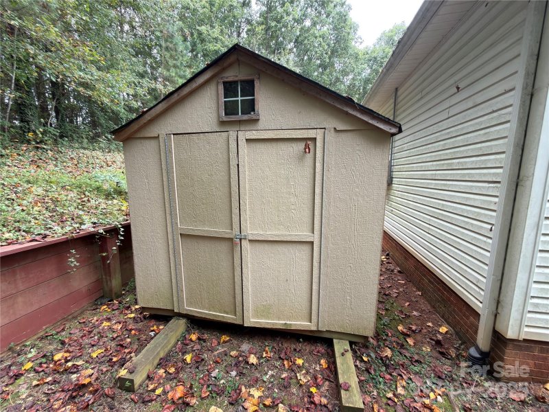 Property image 4 of 1862 Green Leaf Court in Strawberry Fields, Conover, NC 28613