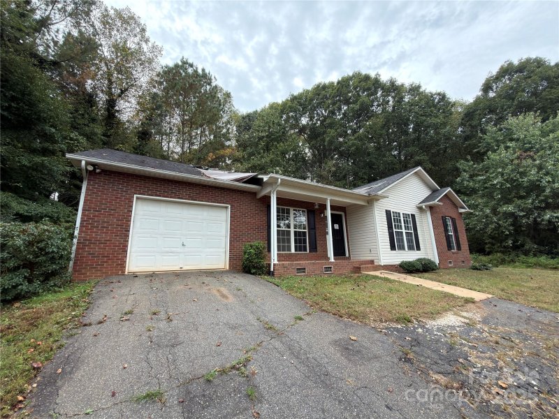 Property image 5 of 1862 Green Leaf Court in Strawberry Fields, Conover, NC 28613