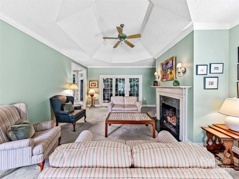 Property image 2 of 40 Tiverton Lane in Devonshire, Asheville, NC 28803