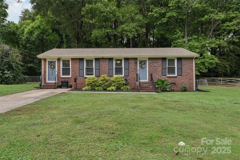 Property image 2 of 3808 Seaforth Drive in Windsor Park, Charlotte, NC 28205