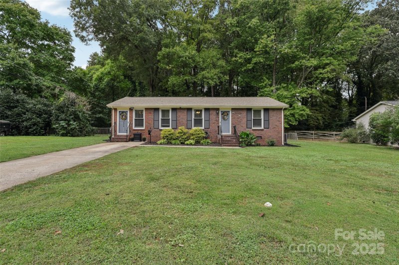 Property image 5 of 3808 Seaforth Drive in Windsor Park, Charlotte, NC 28205