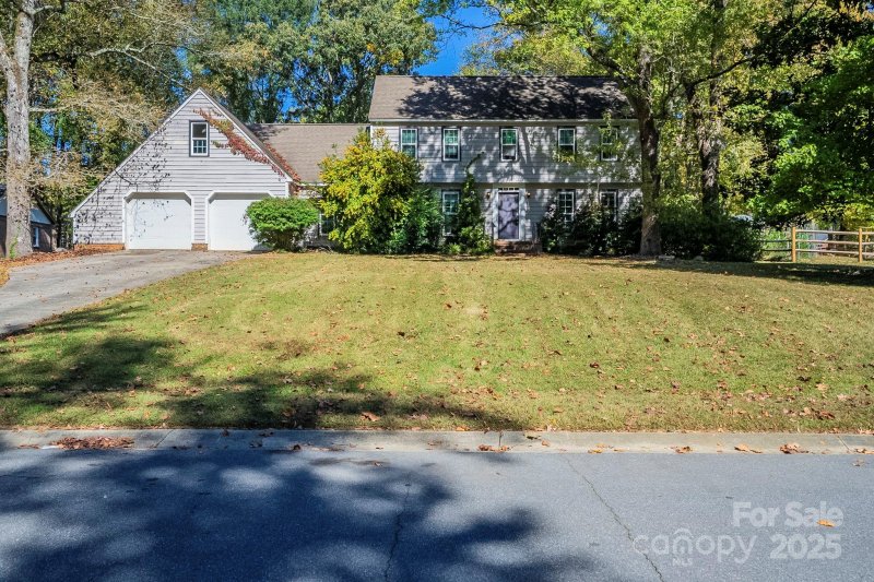 Property image 2 of 7208 Applecross Lane in Ravenwood, Charlotte, NC 28215