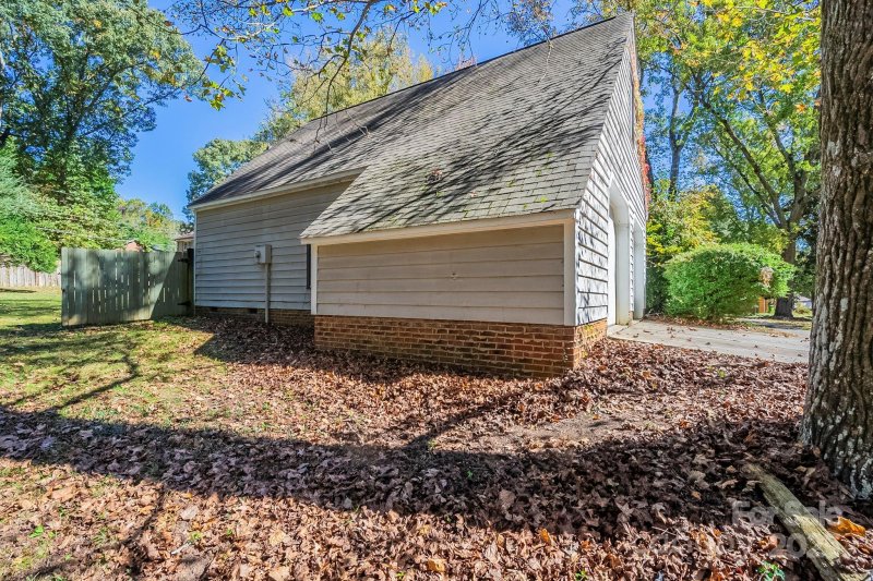 Property image 3 of 7208 Applecross Lane in Ravenwood, Charlotte, NC 28215