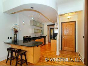 84 W Walnut Street 203