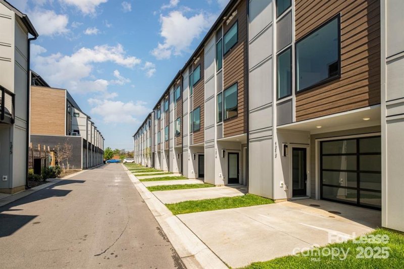 Property image 3 of 1225 Minter Place in Altura Southend, Charlotte, NC 28203