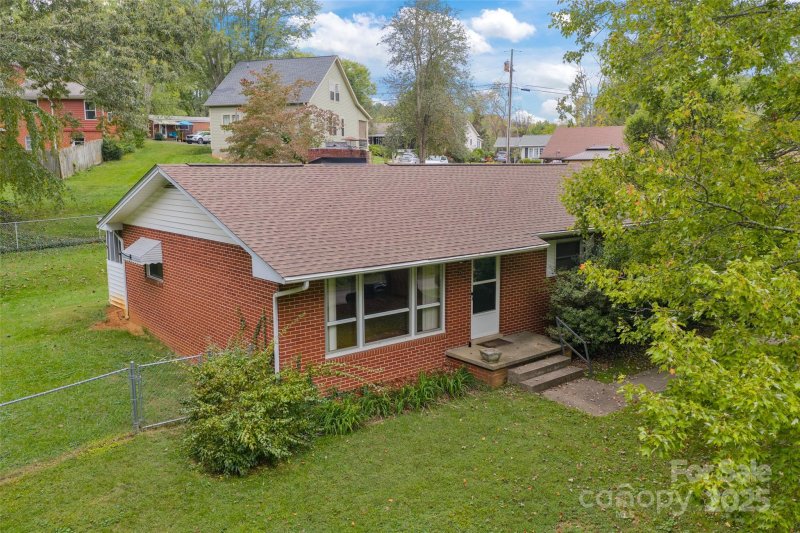 Property image 2 of 25 Baker Drive in West Asheville, Asheville, NC 28806