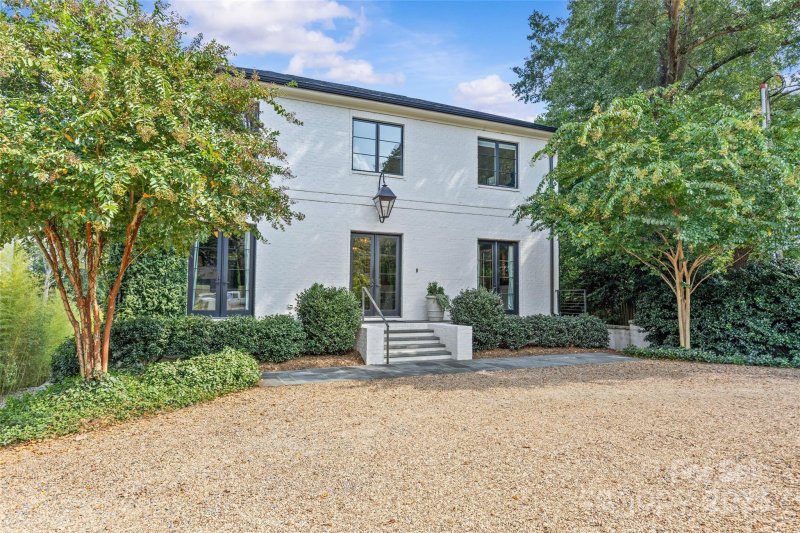 Property image 3 of 3345 Willow Oak Road in Myers Park, Charlotte, NC 28209