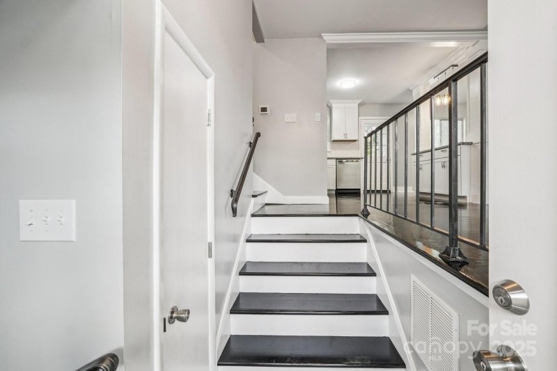 Property image 4 of 1608 Carfax Drive in University Park, Charlotte, NC 28216